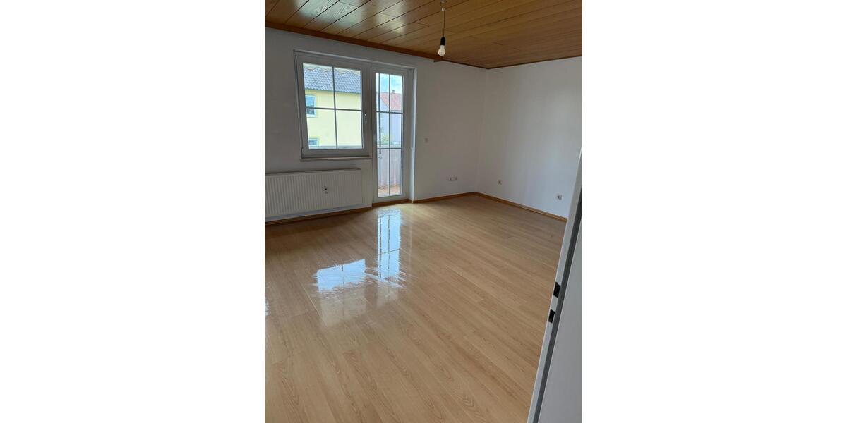 Etagenwohnung Schwarzenfeld - 3 Zimmer, 72 m&sup2;, 560&euro; | Angebot:26699667