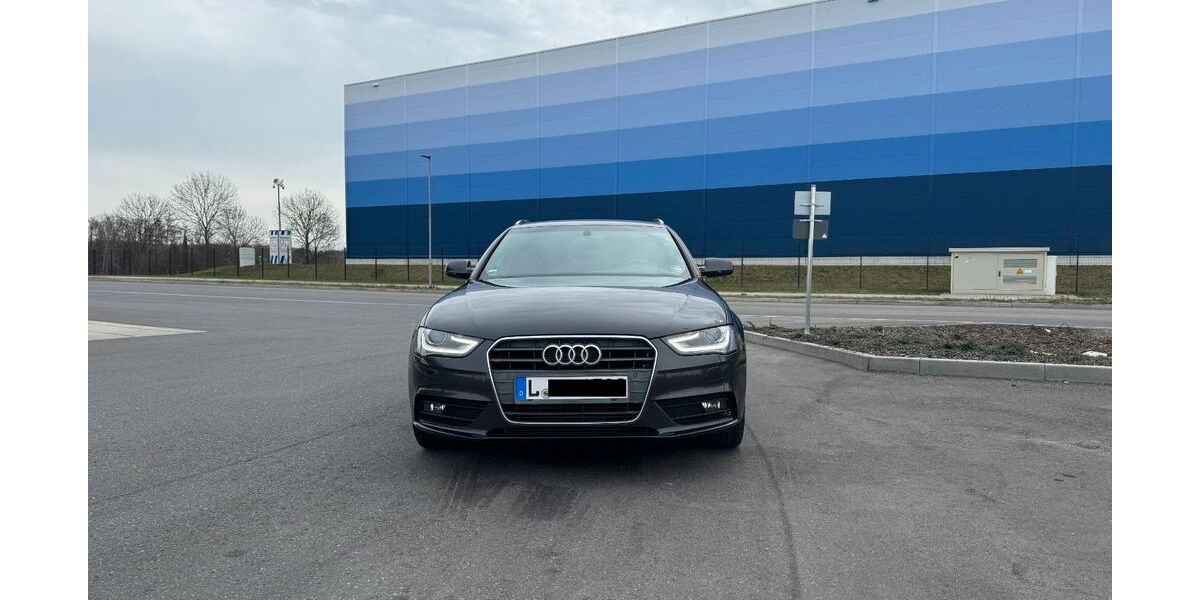 Audi A4 159.000 km 7.400 &euro; Grimma 04668