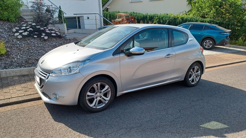 Peugeot 208 79.000 km 7.400 &euro; Beckingen-Reimsbach 66701