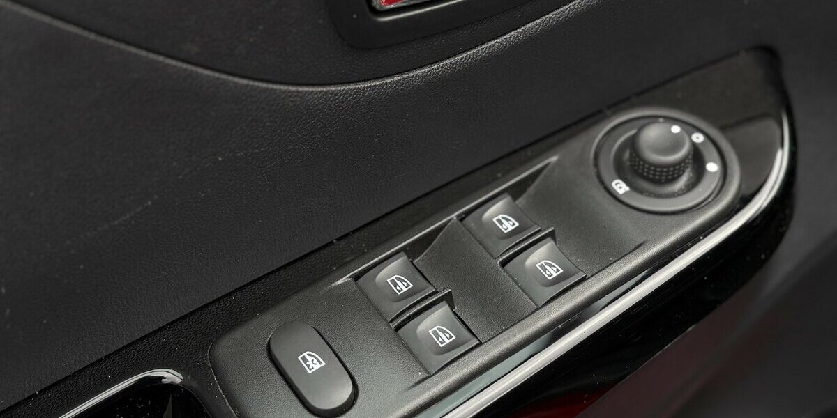 Renault Captur 1.2 XMOD KAMERA/NAVI/SHZ/KLIMA/KEYLESS 29.841 km 11.900 &euro; Villingen-Schwenningen 78054