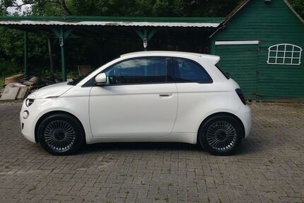 Fiat 500e 24.300 km 15.489 &euro; Wilhelmshaven 26382