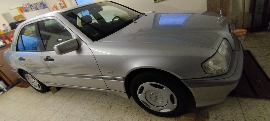 Mercedes-Benz C 180 69.800 km 10.999 &euro; Calden 34379